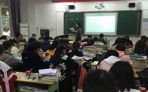 公務員和教師的收入差距有多大？看完你會報哪個