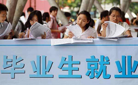 公務(wù)員考試偏向應(yīng)畢業(yè)屆生？往屆生想哭還早了點(diǎn)